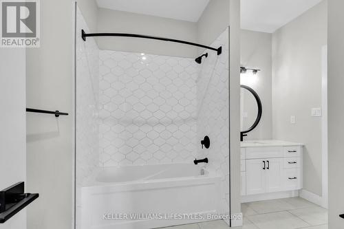 17 - 500 Sunnystone Road, London, ON - Indoor Photo Showing Bathroom