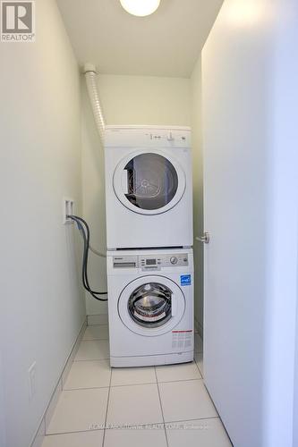 802 - 290 Adelaide Street W, Toronto, ON - Indoor Photo Showing Laundry Room