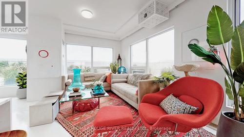 702 - 701 Sheppard Avenue W, Toronto, ON - Indoor Photo Showing Living Room