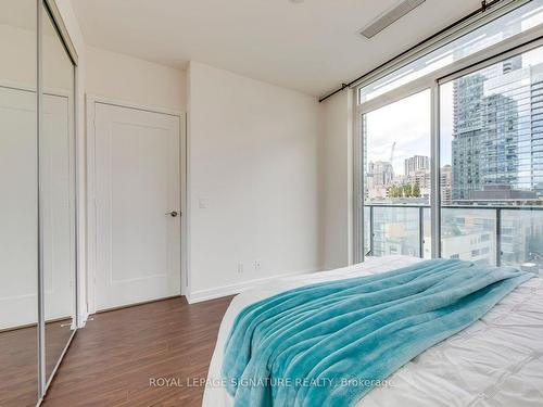 921-825 Church St, Toronto, ON - Indoor Photo Showing Bedroom