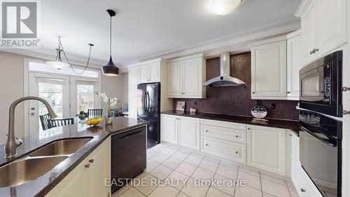 4123 Shipp Drive, Mississauga, ON - Indoor Photo Showing Kitchen With Double Sink With Upgraded Kitchen