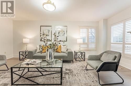 1030 Old Oak Drive, Oakville, ON - Indoor Photo Showing Living Room