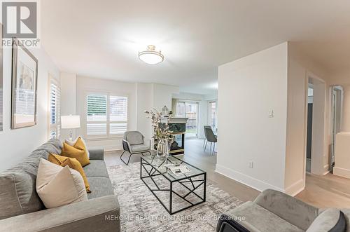 1030 Old Oak Drive, Oakville, ON - Indoor Photo Showing Living Room