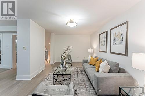 1030 Old Oak Drive, Oakville, ON - Indoor Photo Showing Living Room