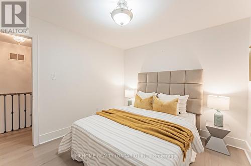 1030 Old Oak Drive, Oakville, ON - Indoor Photo Showing Bedroom