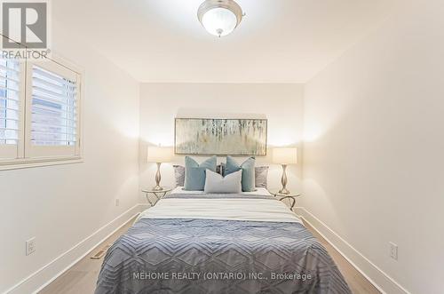 1030 Old Oak Drive, Oakville, ON - Indoor Photo Showing Bedroom