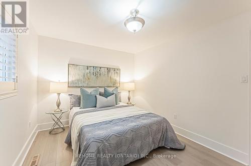 1030 Old Oak Drive, Oakville, ON - Indoor Photo Showing Bedroom