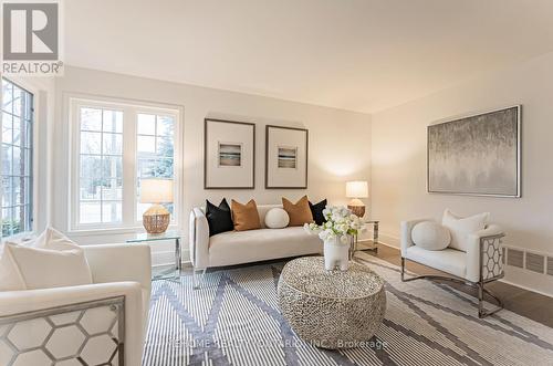 1030 Old Oak Drive, Oakville, ON - Indoor Photo Showing Living Room