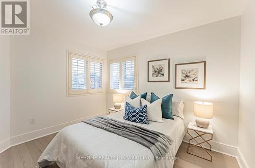 1030 Old Oak Drive, Oakville, ON - Indoor Photo Showing Bedroom