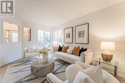 1030 Old Oak Drive, Oakville, ON - Indoor Photo Showing Living Room