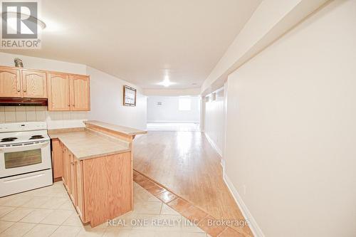 B3 - 2523 Sharon Crescent, Mississauga, ON - Indoor Photo Showing Kitchen