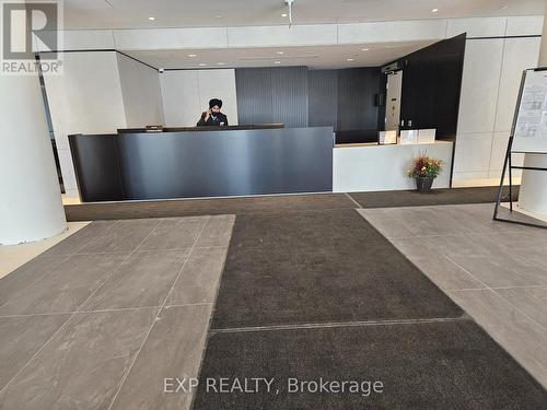 2206B - 50 Upper Mall Way, Vaughan, ON - Indoor Photo Showing Other Room