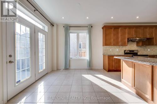 566 North Park Boulevard, Oakville, ON - Indoor Photo Showing Kitchen