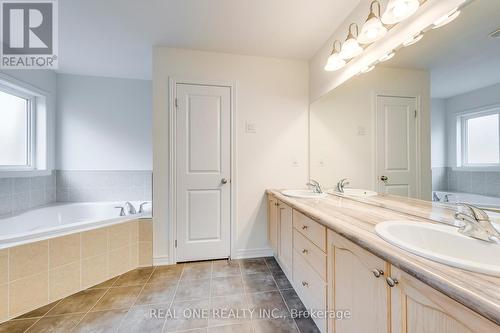 566 North Park Boulevard, Oakville, ON - Indoor Photo Showing Bathroom