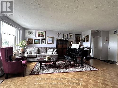 603 - 346 The West Mall, Toronto, ON - Indoor Photo Showing Living Room