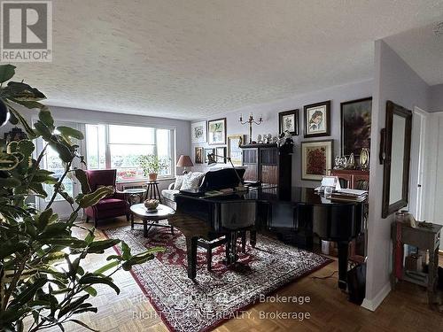 603 - 346 The West Mall, Toronto, ON - Indoor Photo Showing Living Room