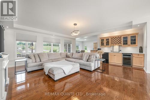 107 Country Charm Drive, Belleville, ON - Indoor Photo Showing Living Room