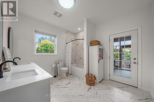 107 Country Charm Drive, Belleville, ON - Indoor Photo Showing Bathroom