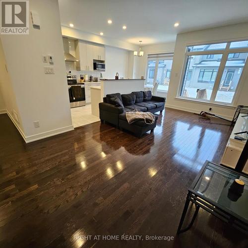 49 Moosonee Crescent, Ottawa, ON - Indoor Photo Showing Living Room