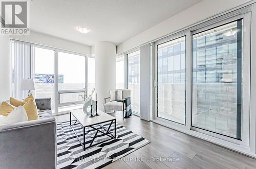 4310 - 100 Harbour Street, Toronto, ON - Indoor Photo Showing Living Room