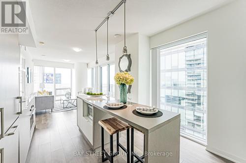 4310 - 100 Harbour Street, Toronto, ON - Indoor