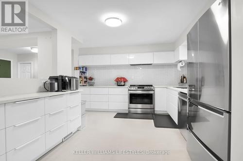 43 Finsbury Crescent, London, ON - Indoor Photo Showing Kitchen With Upgraded Kitchen