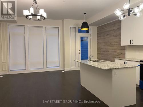 58 Credit Lane, Richmond Hill, ON - Indoor Photo Showing Kitchen With Double Sink