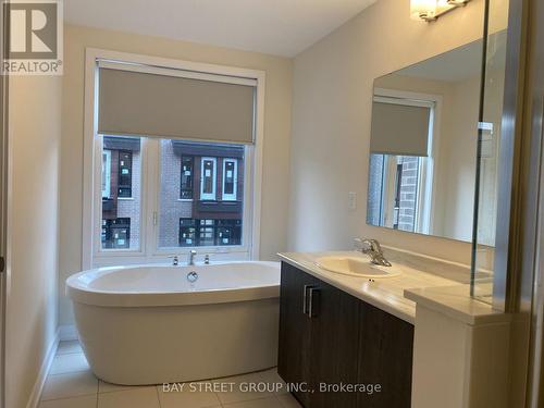 58 Credit Lane, Richmond Hill, ON - Indoor Photo Showing Bathroom