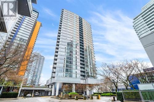 18Fl 131 Regiment Square, Vancouver, BC - Outdoor With Facade