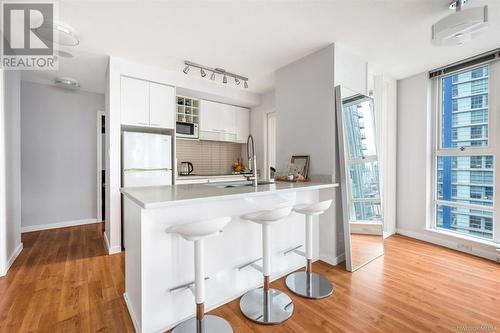 18Fl 131 Regiment Square, Vancouver, BC - Indoor Photo Showing Kitchen