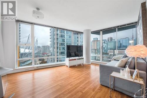 18Fl 131 Regiment Square, Vancouver, BC - Indoor Photo Showing Living Room