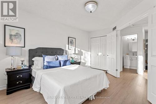 223 Crimson Crescent, London, ON - Indoor Photo Showing Bedroom