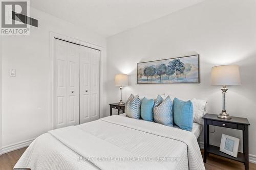 223 Crimson Crescent, London, ON - Indoor Photo Showing Bedroom