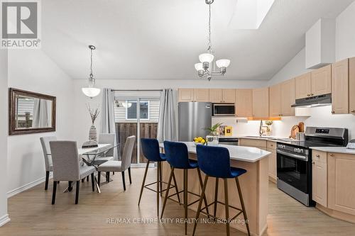 223 Crimson Crescent, London, ON - Indoor Photo Showing Kitchen