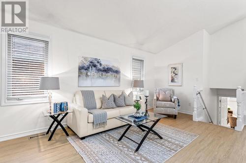 223 Crimson Crescent, London, ON - Indoor Photo Showing Living Room