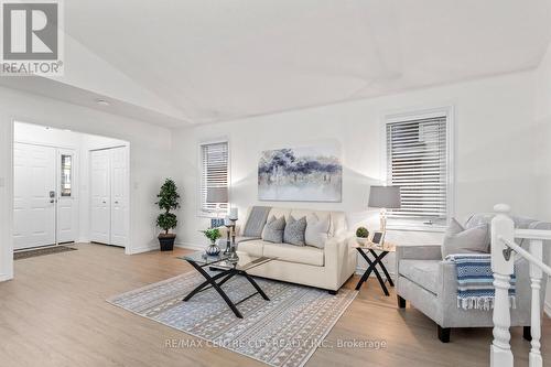 223 Crimson Crescent, London, ON - Indoor Photo Showing Living Room