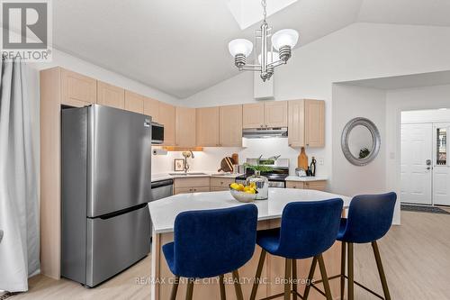 223 Crimson Crescent, London, ON - Indoor Photo Showing Kitchen