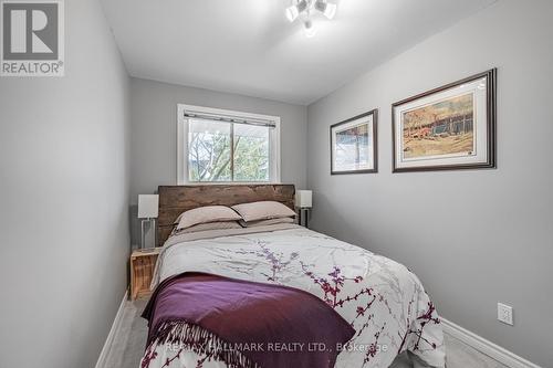 1382 Ian Road, Burlington, ON - Indoor Photo Showing Bedroom