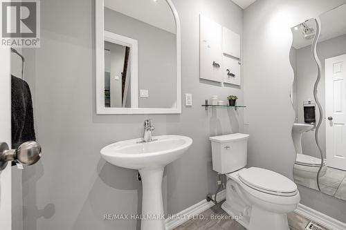 1382 Ian Road, Burlington, ON - Indoor Photo Showing Bathroom