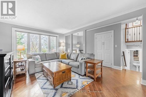 1382 Ian Road, Burlington, ON - Indoor Photo Showing Living Room