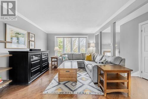 1382 Ian Road, Burlington, ON - Indoor Photo Showing Living Room