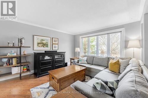 1382 Ian Road, Burlington, ON - Indoor Photo Showing Living Room