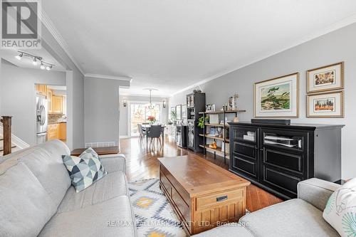 1382 Ian Road, Burlington, ON - Indoor Photo Showing Living Room