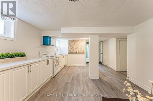 52 Glen Cameron Road, Markham, ON - Indoor Photo Showing Kitchen