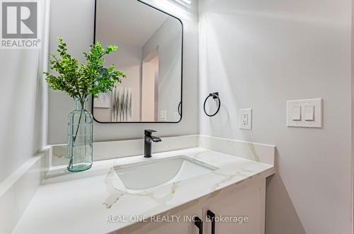 85 River Grove Drive, Toronto, ON - Indoor Photo Showing Bathroom