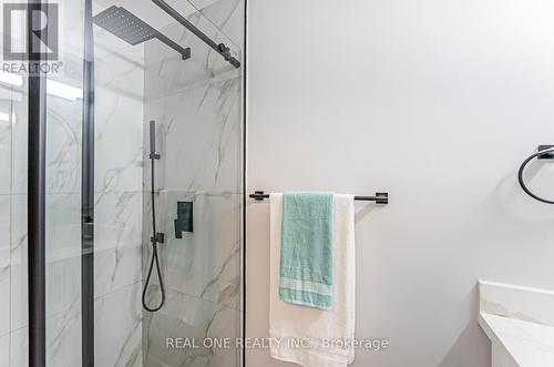 85 River Grove Drive, Toronto, ON - Indoor Photo Showing Bathroom