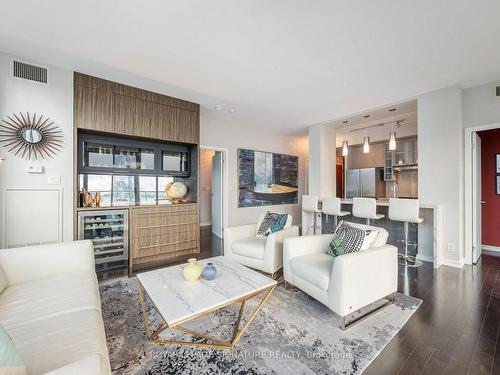 3401-33 Lombard St, Toronto, ON - Indoor Photo Showing Living Room