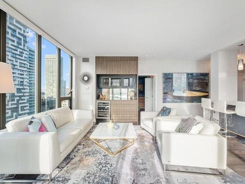 3401-33 Lombard St, Toronto, ON - Indoor Photo Showing Living Room