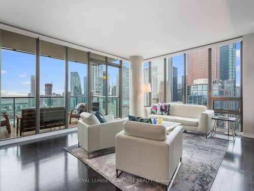 3401-33 Lombard St, Toronto, ON - Indoor Photo Showing Living Room