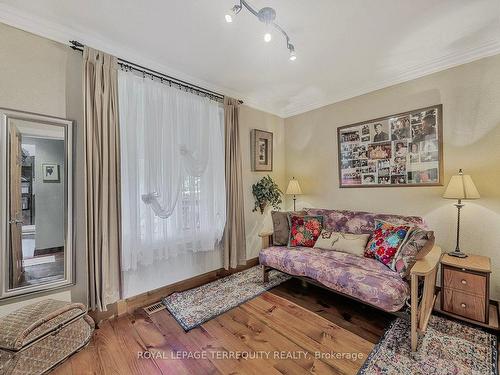 2211 Mildred Ave, Innisfil, ON - Indoor Photo Showing Living Room